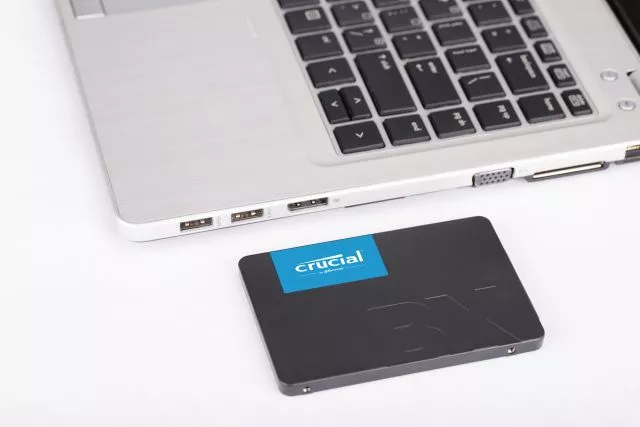 240GB Crucial BX500 SSD (Read 540MB/s - Write 500MB/s)