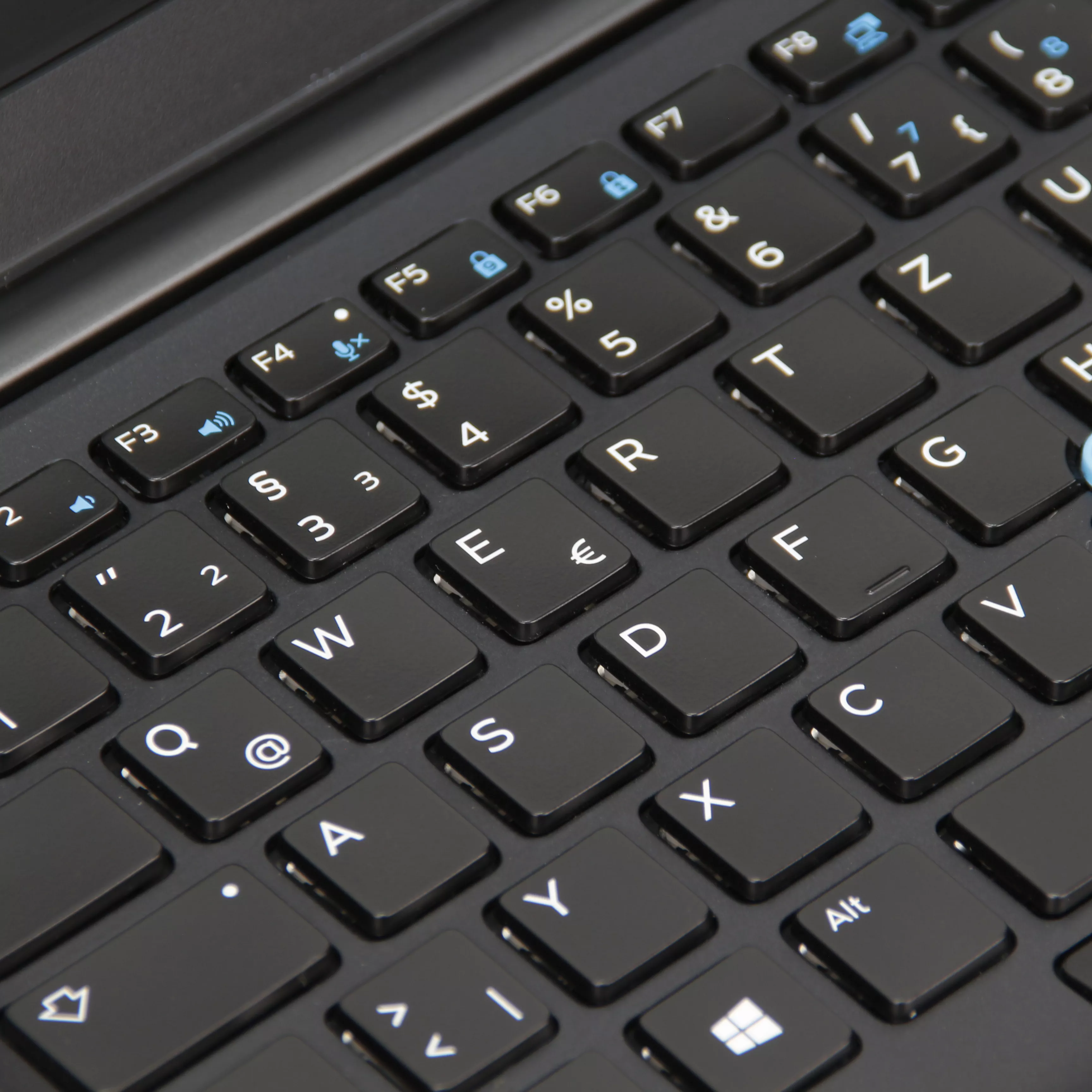 DELL Latitude 7490 | Intel Core i7-8650U | Intel UHD 620 | 16GB RAM | 1TB NVMe SSD | 14" 1920x1080 Display | WiFi & BT | Windows 11 | MS Office 2024 | Deutsche Tastatur